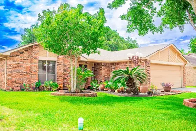 707 Landing Boulevard, League City, TX 77573 - Photo 1