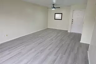 3025 Walnut Bend Ln, Houston, TX 77042 - Photo 5