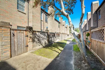 9850 Pagewood Lane #1806, Houston, TX 77042 - Photo 1