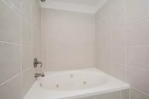 9850 Pagewood Ln, Houston, TX 77042 - Photo 13