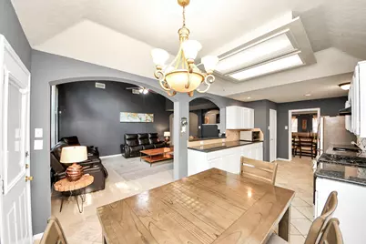 7902 Belterraza Court, Houston, TX 77083 - Photo 11