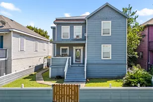 2813 Ave P, Galveston, TX 77550 - Photo 1