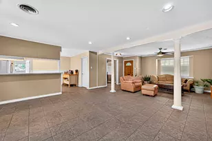 10302 Ivyridge Rd, Houston, TX 77043 - Photo 17