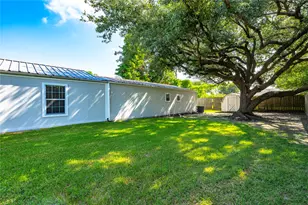 507 W Oak St, Highlands, TX 77562 - Photo 13