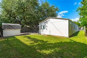 507 W Oak St, Highlands, TX 77562 - Photo 17