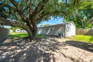 507 W Oak St, Highlands, TX 77562 - Photo 15