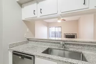 8100 Cambridge St, Houston, TX 77054 - Photo 9