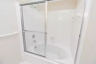 9800 Pagewood Ln, Houston, TX 77042 - Photo 15