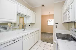 9800 Pagewood Ln, Houston, TX 77042 - Photo 3