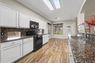 8422 W Sienna Cove Ln, Houston, TX 77083 - Photo 9