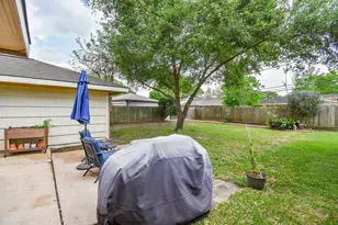 5727 Arboles Dr, Houston, TX 77035 - Photo 29