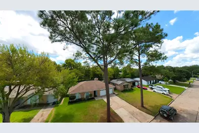 17014 Forest Bend Avenue, Friendswood, TX 77546 - Photo 3