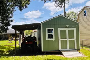 2 Travis Ct, Angleton, TX 77515 - Photo 17