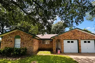 2 Travis Ct, Angleton, TX 77515 - Photo 1