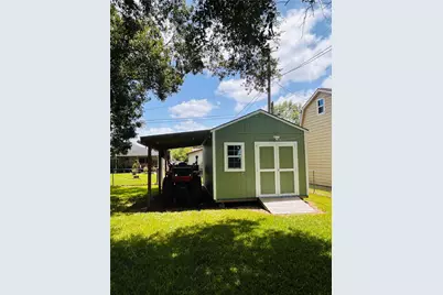 2 Travis Court, Angleton, TX 77515 - Photo 17