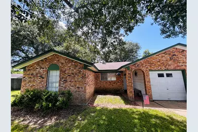 2 Travis Court, Angleton, TX 77515 - Photo 3