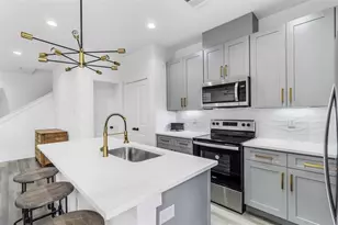 409 Alvia Run Ln, Houston, TX 77018 - Photo 9