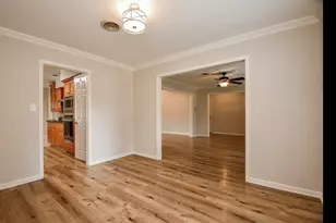 10706 Inwood Dr, Houston, TX 77042 - Photo 11