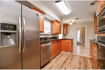10706 Inwood Drive, Houston, TX 77042 - Photo 13