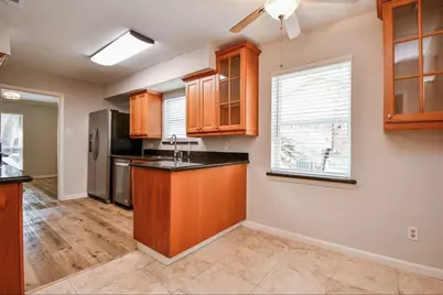 10706 Inwood Drive, Houston, TX 77042 - Photo 15