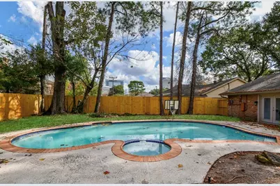 10706 Inwood Drive, Houston, TX 77042 - Photo 31