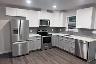 15530 Towerwood Dr, Conroe, TX 77306 - Photo 3