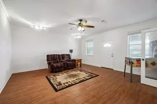 33 Lakeside Dr, Hitchcock, TX 77563 - Photo 7