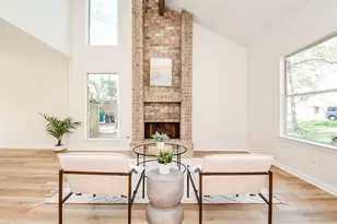 21 Edgewood Forest Ct, The Woodlands, TX 77381 - Photo 9