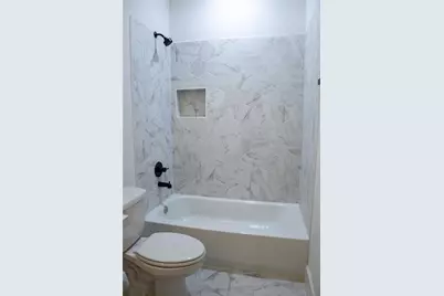 8805 Parkway Drive, Houston, TX 77088 - Photo 15