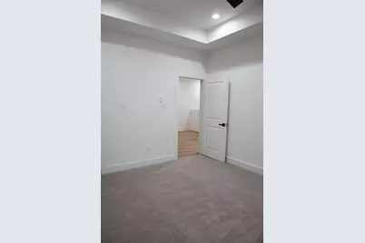 8805 Parkway Drive, Houston, TX 77088 - Photo 9