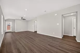 2114 Creole Crk Ln, Houston, TX 77090 - Photo 3