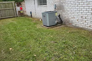 206 W Mitchell Rd, Houston, TX 77037 - Photo 13