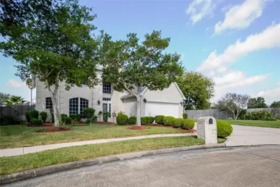 303 Spencer Landing E, La Porte, TX 77571 - Photo 1