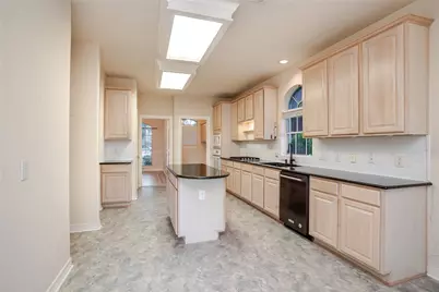 303 Spencer Landing E, La Porte, TX 77571 - Photo 11