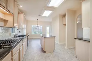 303 Spencer Landing E, La Porte, TX 77571 - Photo 9