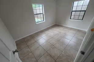 8755 Pattibob St, Houston, TX 77029 - Photo 9