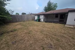 8755 Pattibob St, Houston, TX 77029 - Photo 11