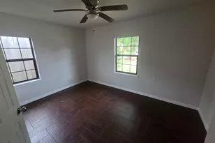 8755 Pattibob St, Houston, TX 77029 - Photo 7