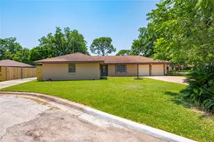 2513 Meadow Ln, La Marque, TX 77568 - Photo 1