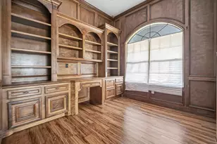 5771 Belarbor St, Houston, TX 77033 - Photo 9