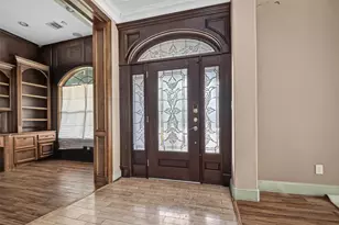 5771 Belarbor St, Houston, TX 77033 - Photo 7