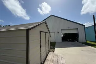 94 Trout St, Palacios, TX 77465 - Photo 3