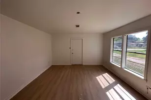 2570 Stadium Dr, Alvin, TX 77511 - Photo 1
