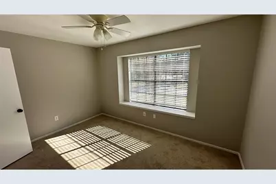 2 W Mistybreeze Circle, The Woodlands, TX 77381 - Photo 11