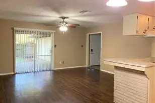 2123 Williamsburg Ct, League City, TX 77573 - Photo 3
