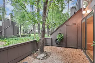 153 Litchfield Ln, Houston, TX 77024 - Photo 41
