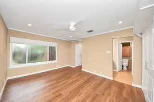 153 Litchfield Ln, Houston, TX 77024 - Photo 9