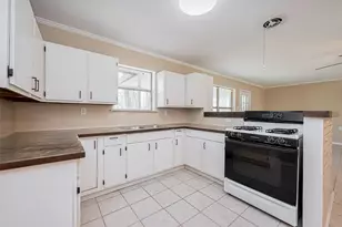 14 Veronica Ln, Huntsville, TX 77340 - Photo 9