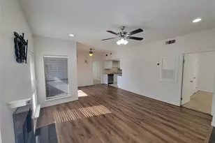 2025 Augusta Dr, Houston, TX 77057 - Photo 9