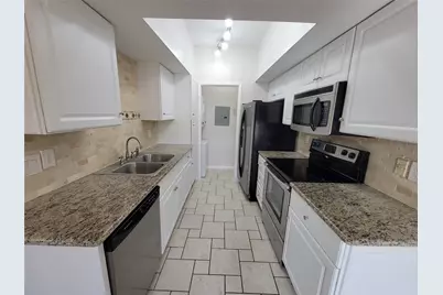 2025 Augusta Drive #303, Houston, TX 77057 - Photo 3